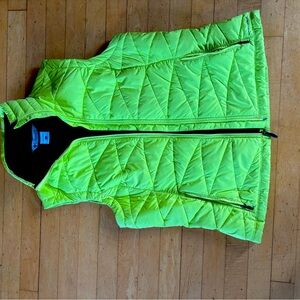 Columbia vest, zippered pockets